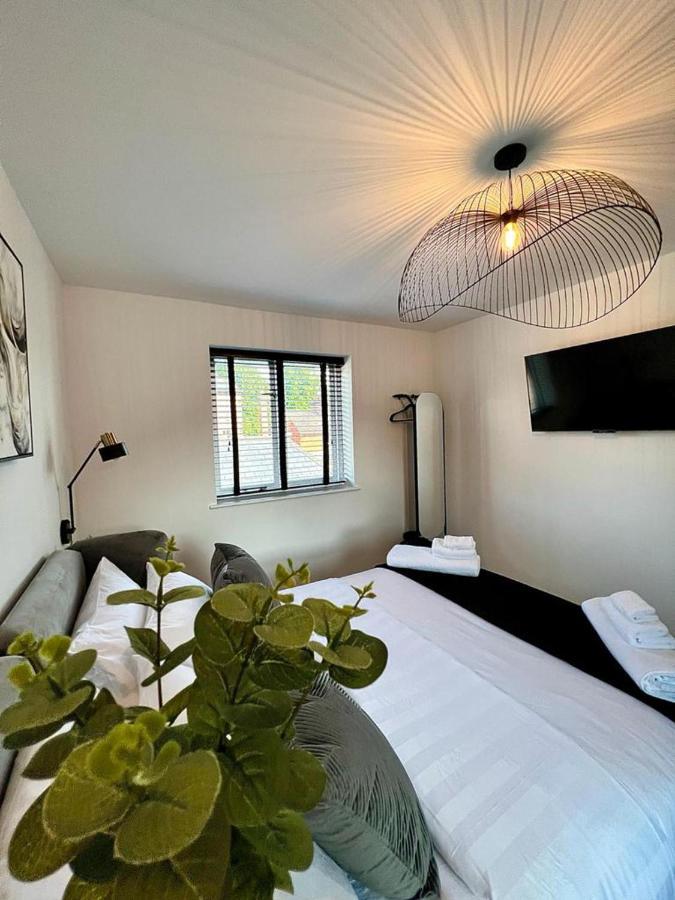 Charming 3-Bed House With 1 Parking Space Canterbury Luaran gambar