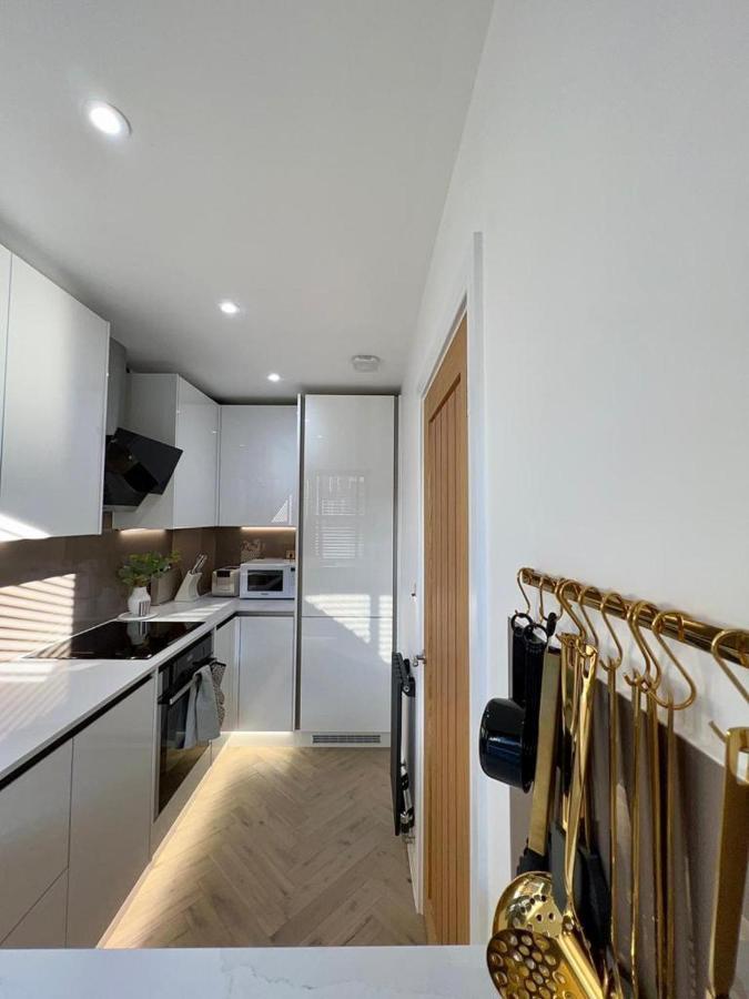 Charming 3-Bed House With 1 Parking Space Canterbury Luaran gambar