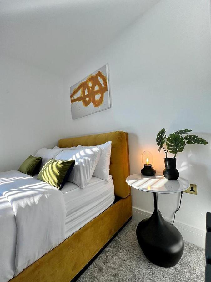 Charming 3-Bed House With 1 Parking Space Canterbury Luaran gambar