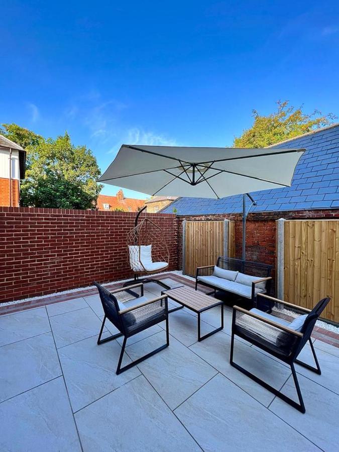 Charming 3-Bed House With 1 Parking Space Canterbury Luaran gambar