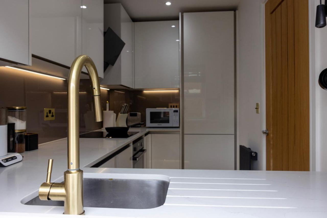 Charming 3-Bed House With 1 Parking Space Canterbury Luaran gambar