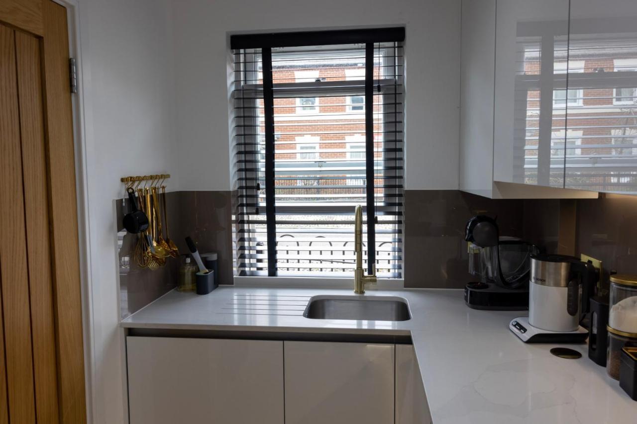 Charming 3-Bed House With 1 Parking Space Canterbury Luaran gambar