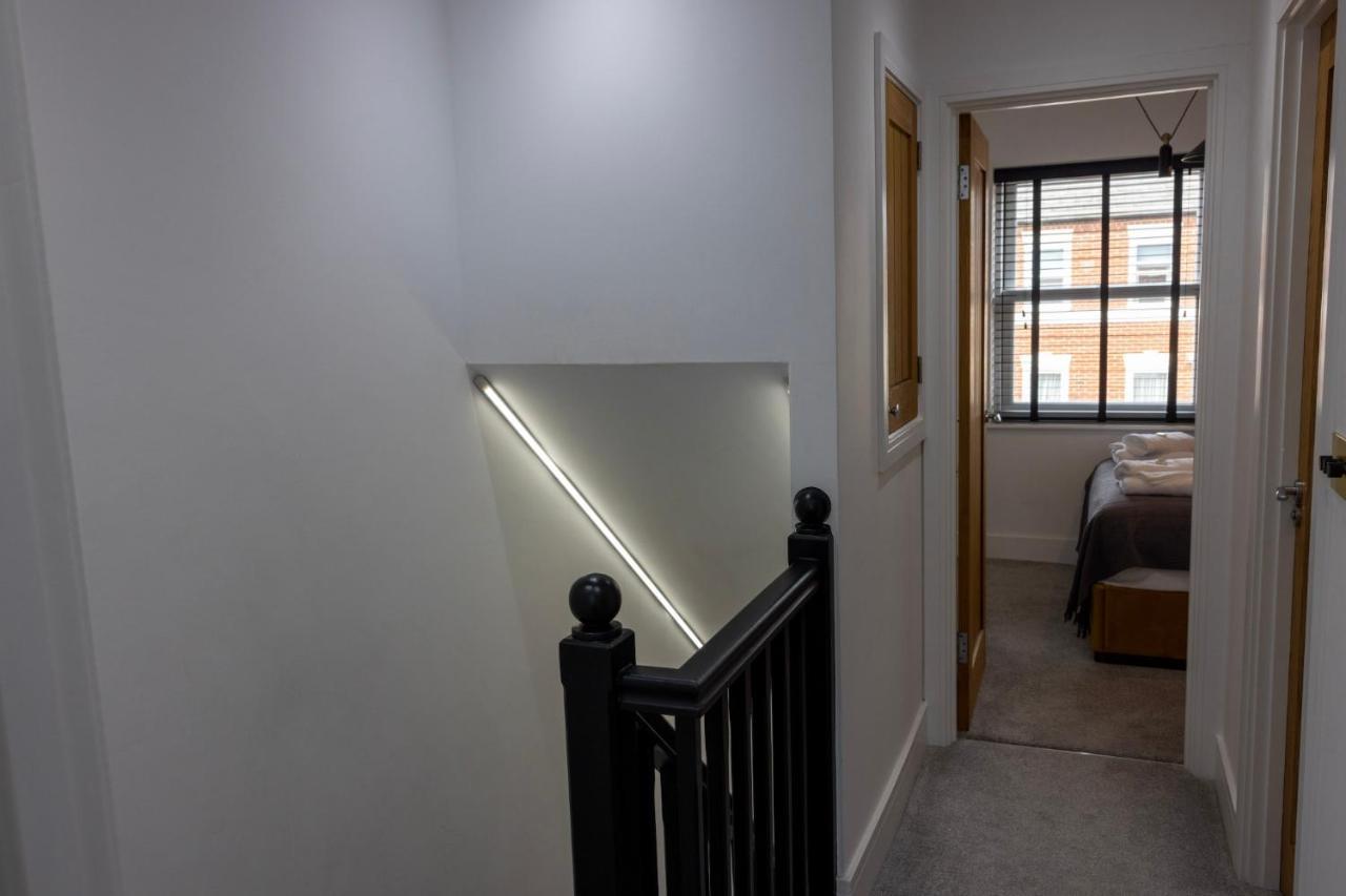 Charming 3-Bed House With 1 Parking Space Canterbury Luaran gambar