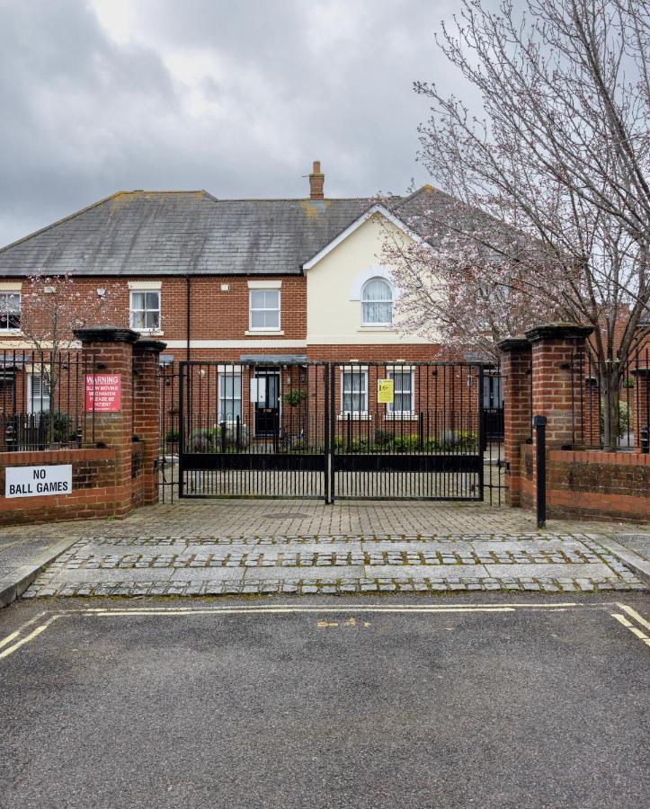 Charming 3-Bed House With 1 Parking Space Canterbury Luaran gambar